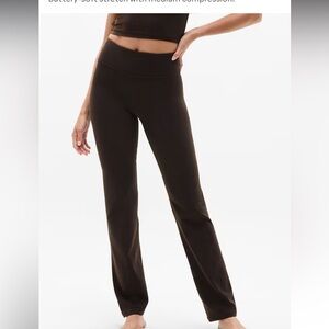 Athleta Elation Ultra High Rise Straight Leg Pant NWT Size M retails for $99